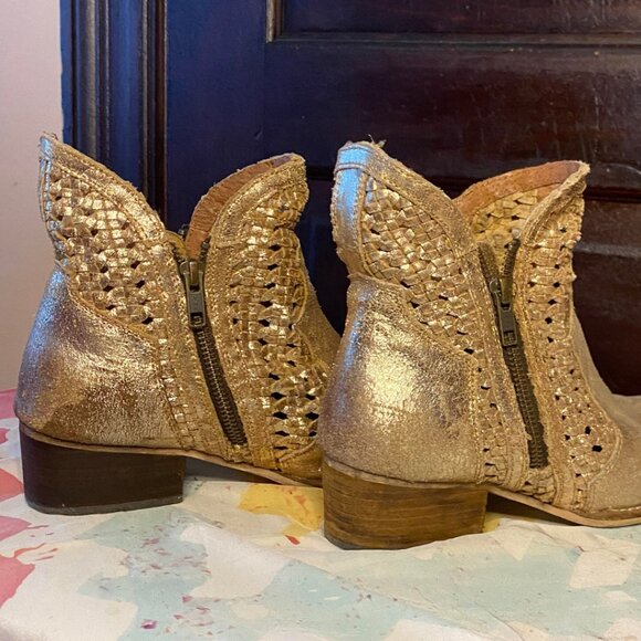 Seychelles Western Leather Cutout Booty in Gold - Picture 2 of 10